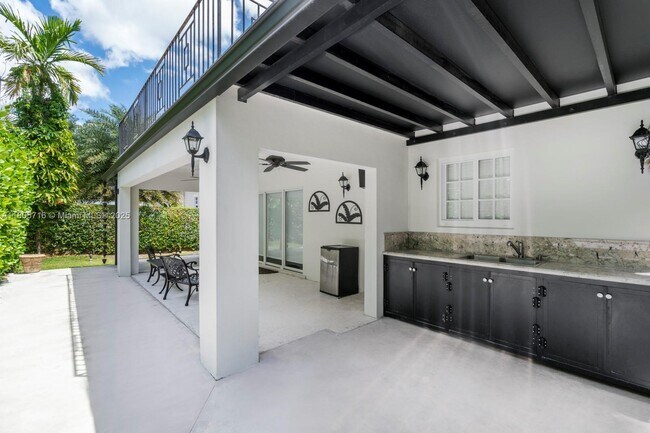 Building Photo - 1529 Mercado Ave