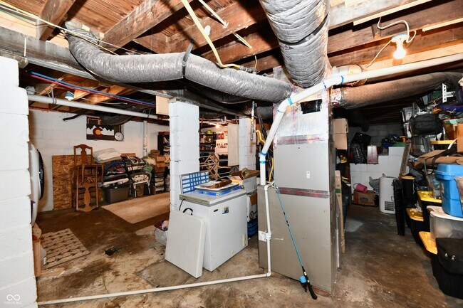 Building Photo - 1924 Mansfield St