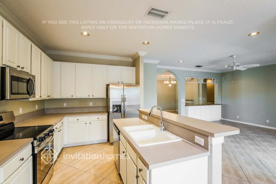 Building Photo - 8651 Gold Cay