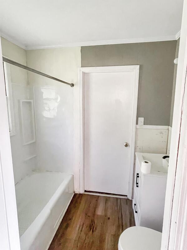 Building Photo - 1120 Erskine Rd