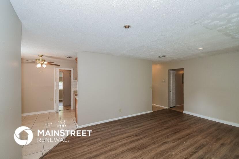 Building Photo - 7037 Red Robin Dr