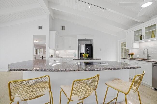 Building Photo - 2519 Barcelona Dr