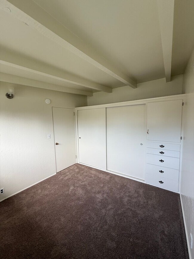 Building Photo - 1123 Vernon St