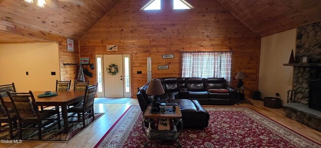 Building Photo - 9 Hemlock Dr