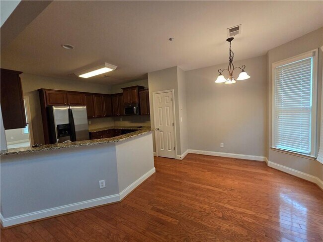 Building Photo - 624 Maple Grove Way