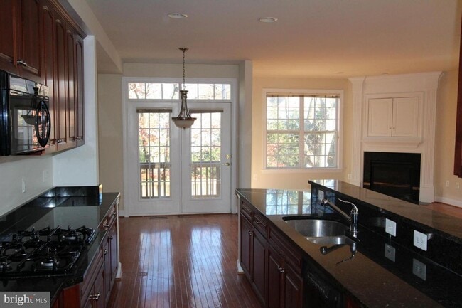 Building Photo - Discover this beautifully updated end unit townhome offering a perfect blend of style, comfort, a...