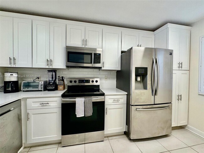 Building Photo - 240 Captains Walk