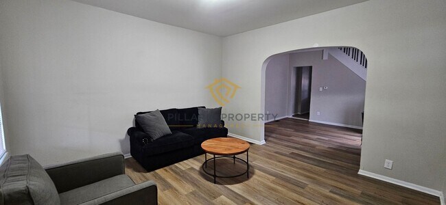 Building Photo - 933-935 N Dearborn St