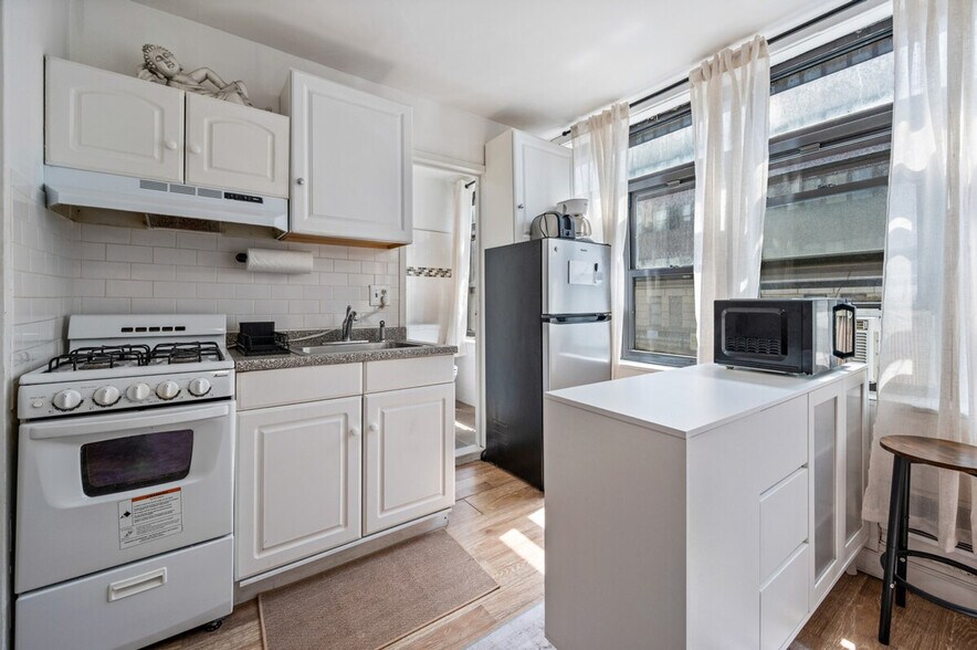 Building Photo - 393 8th Ave