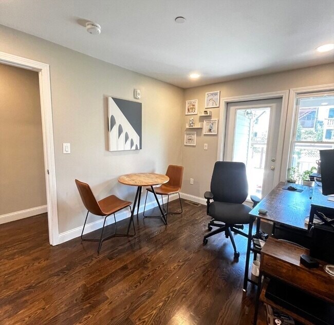 Building Photo - 229 Maverick St