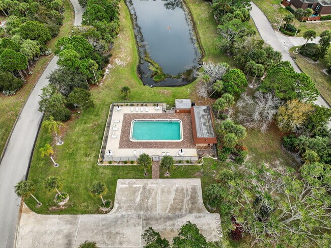Building Photo - 5612 SE Riverboat Dr