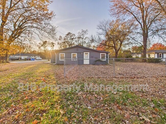 Building Photo - 126 S Village Terrace