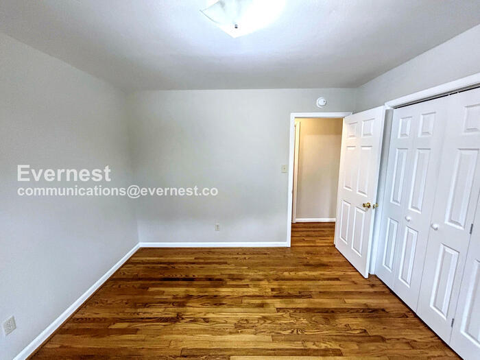 Building Photo - 3808 West End Dr