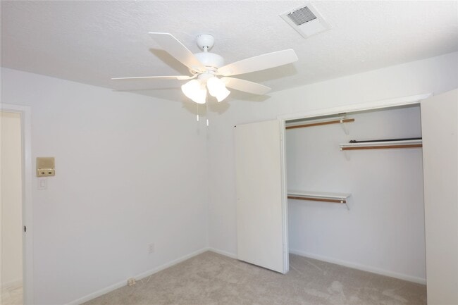 Building Photo - 2210 Shadowbriar Dr