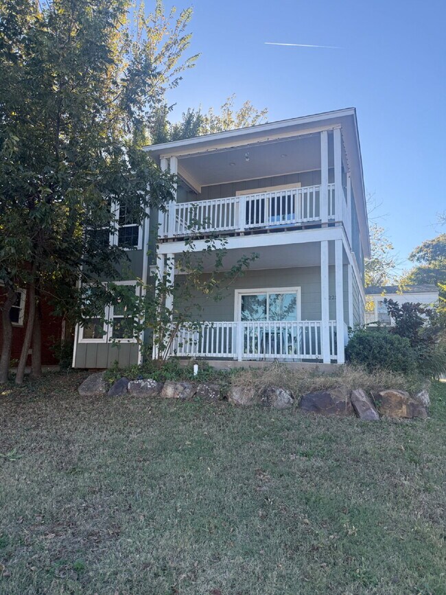 Building Photo - Townhome in Gatewood
