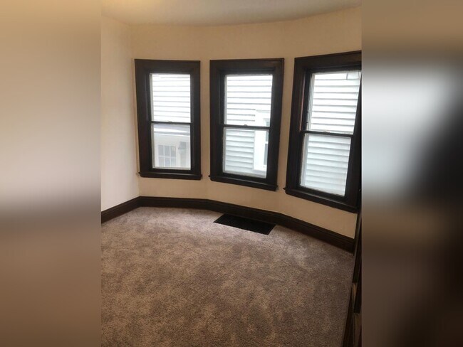 Building Photo - 126 Oxford Ave