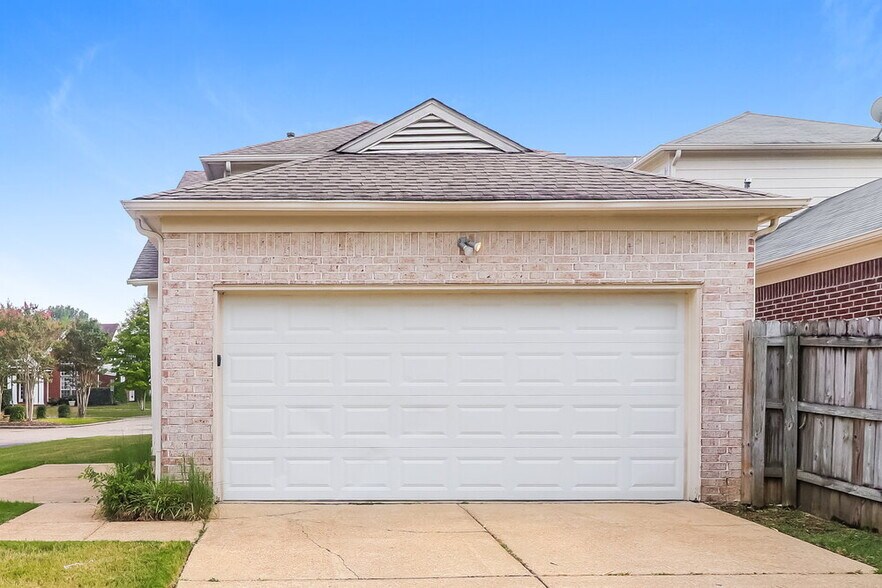 Building Photo - 10436 Sunnybrook Cir