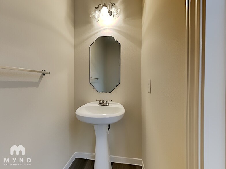 Building Photo - 21818 Grassy Hill Ln