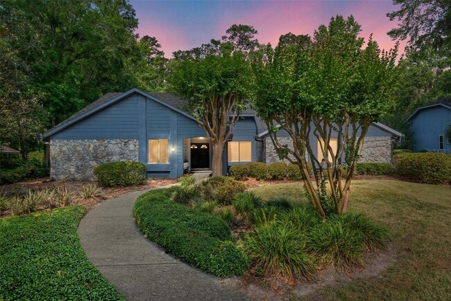 Building Photo - Beautiful Home in Landmark Woods