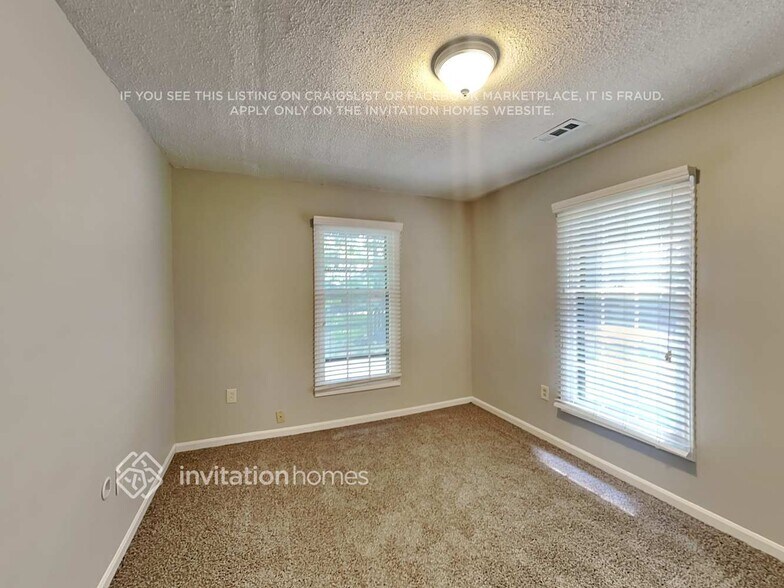 Building Photo - 5601 Flagstop Ct
