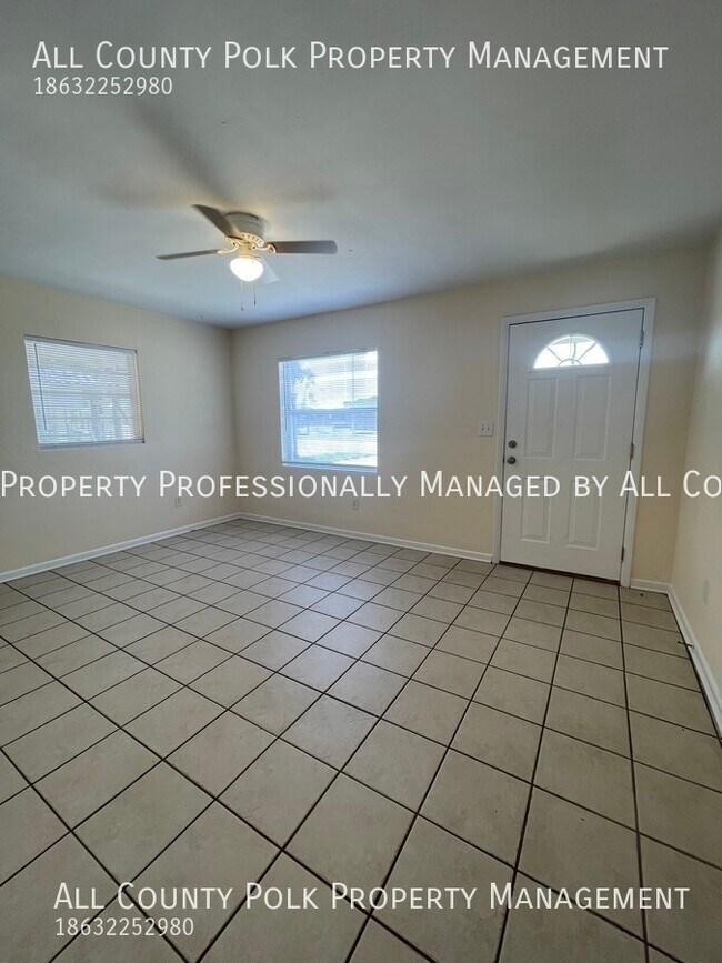 Building Photo - Fantastic 2 Bedroom Duplex in Lakeland,  R...