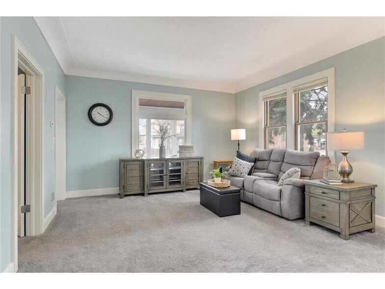 Building Photo - 144 8th Ave S