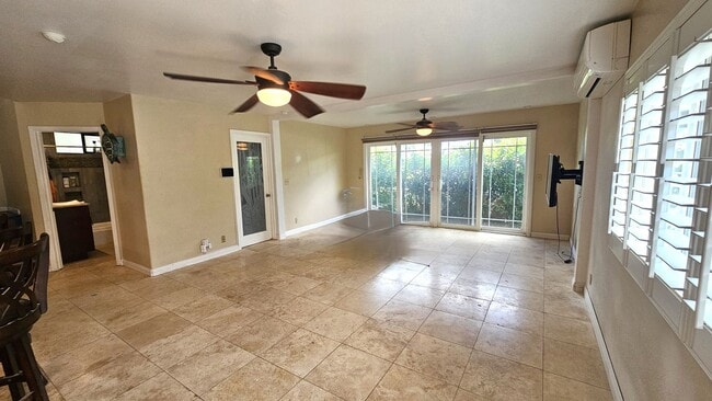 Building Photo - Coconut Grove, Close to everything!!