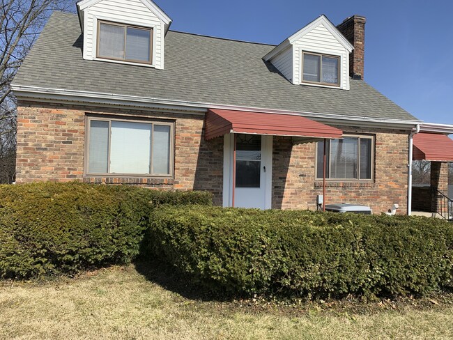 Primary Photo - 230 W Sharon Rd