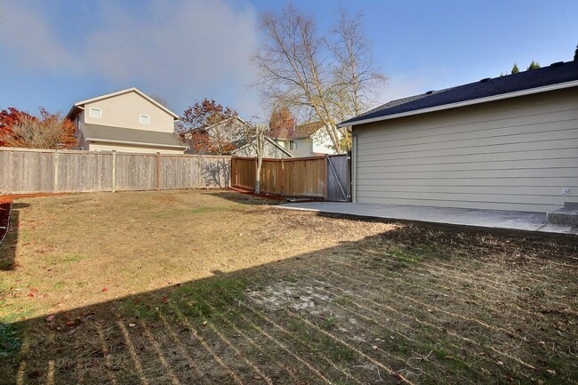 Building Photo - Updated, DuPont 3 BR home with AC for rent.
