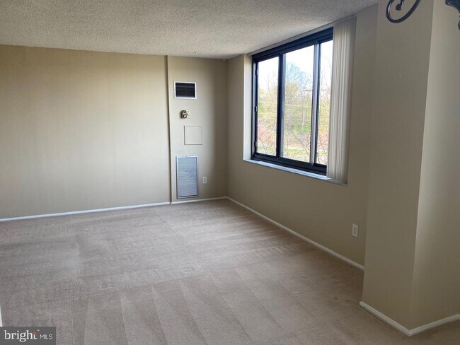 Building Photo - 5500 Holmes Run Pkwy