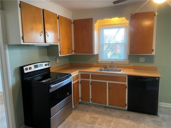 Building Photo - 59 Pinnacle Rd