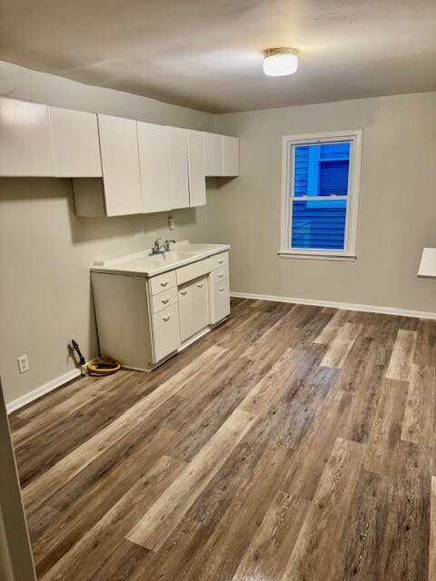 Building Photo - 1930 W Station St