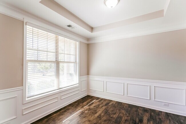 Building Photo - 387 Lenore Ct