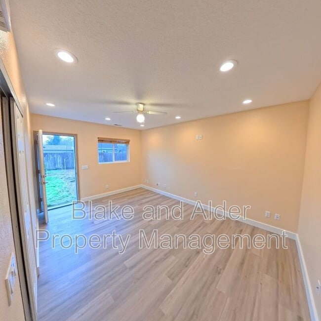 Building Photo - 720 Portland Ave