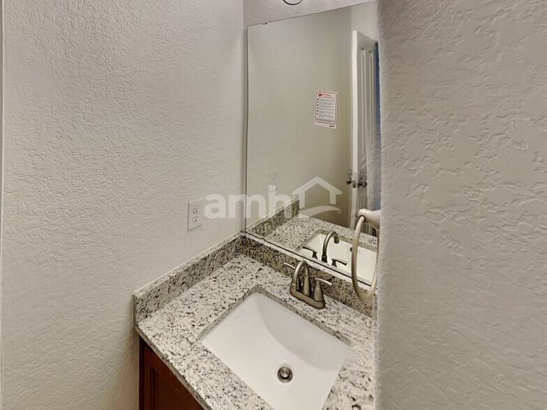 Building Photo - 10630 Buck Park