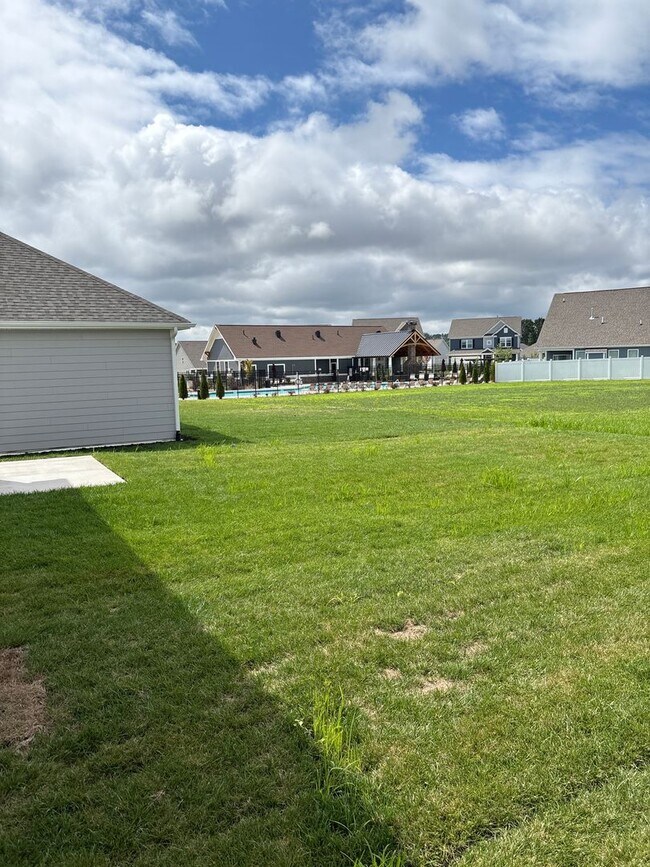 Building Photo - Luxurious New Constuction in Hendersonville