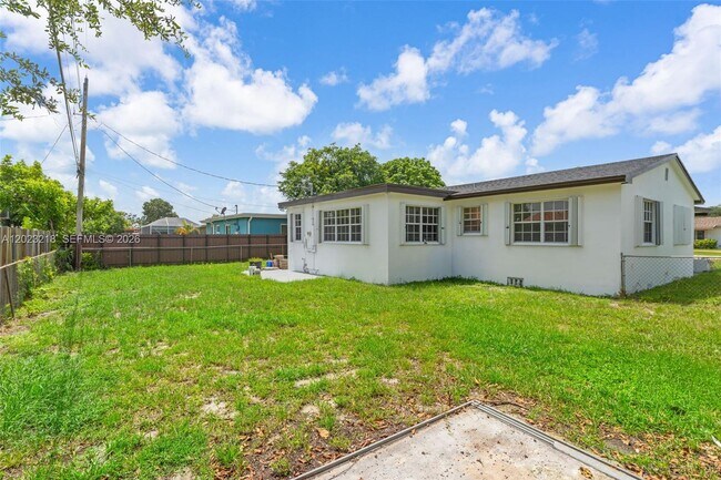 Building Photo - 7150 SW 10th St