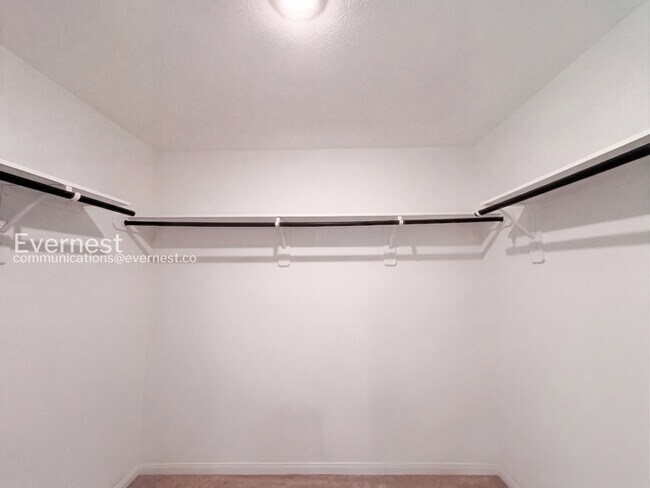 Building Photo - 7314 Madison Cmns Ln