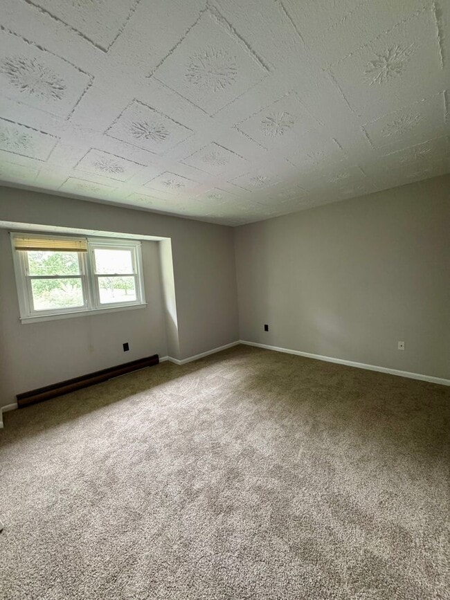 Building Photo - Townhouse for Rent in Broadway