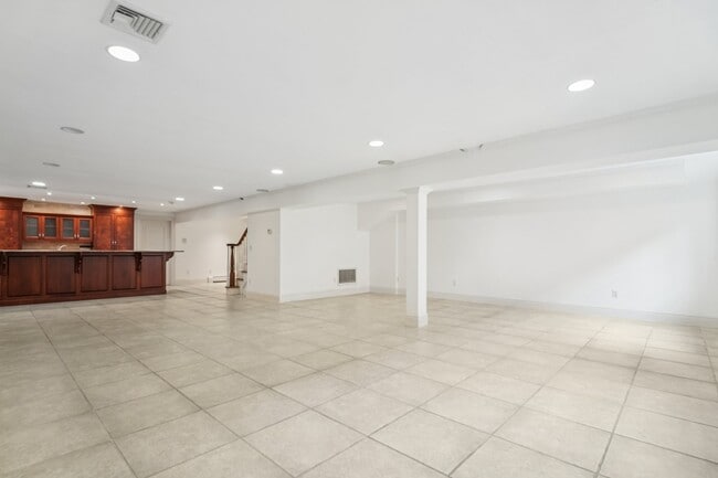 Building Photo - 55 McDermott Way