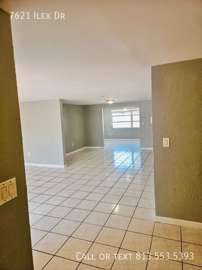 Building Photo - 7621 Ilex Dr