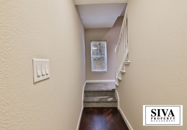 Building Photo - 808 Lenzen Ave