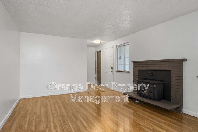 Building Photo - 9231 S K St