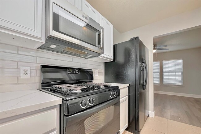 Building Photo - 5711 Silver Oak
