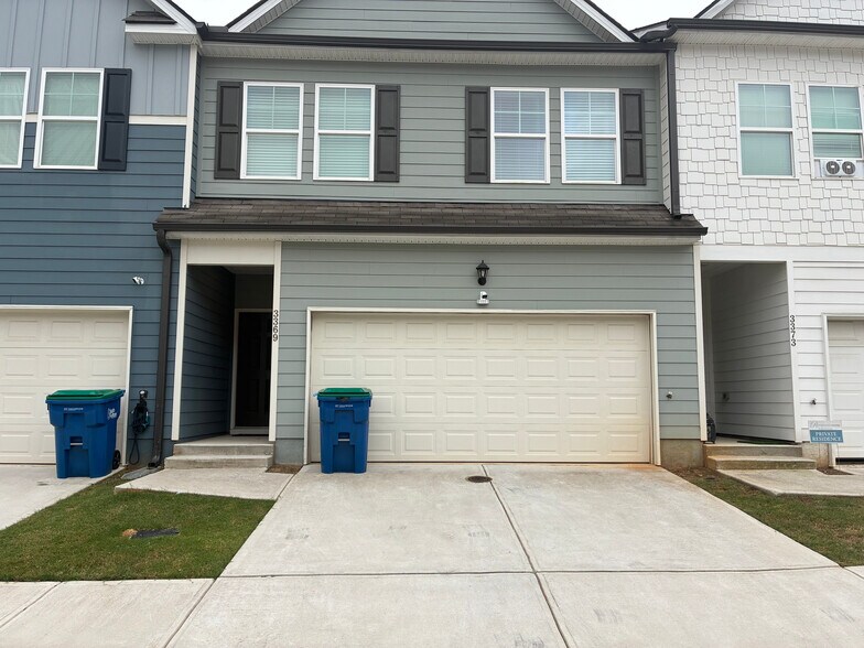 Building Photo - Room in Townhome on The Way Pl
