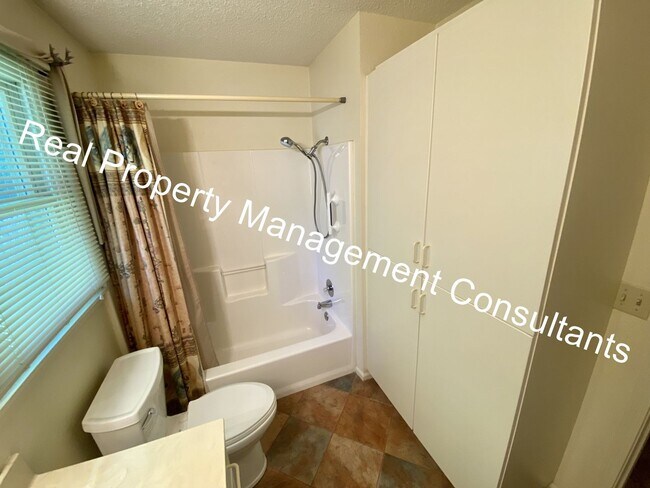 Building Photo - 2 Bedroom Custom Home in Liberty