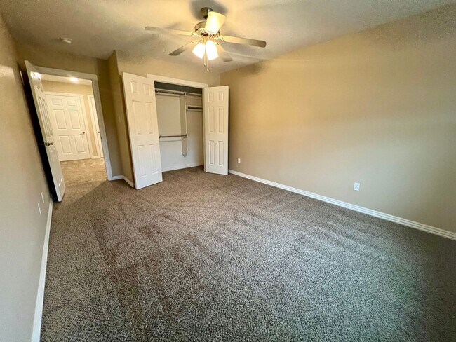 Building Photo - Beautiful 3B/2B Townhome in Chaffee Crossi...