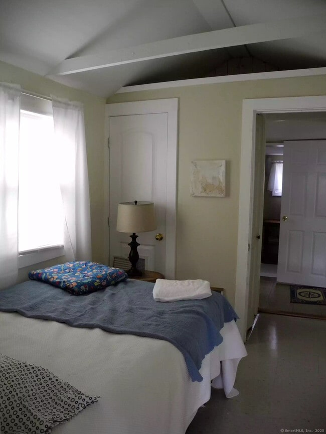 Building Photo - 621 Fairfield Beach Rd