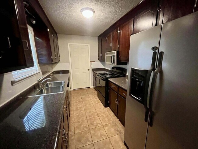 Building Photo - Available now FOR RENT in Enterprise, AL!!