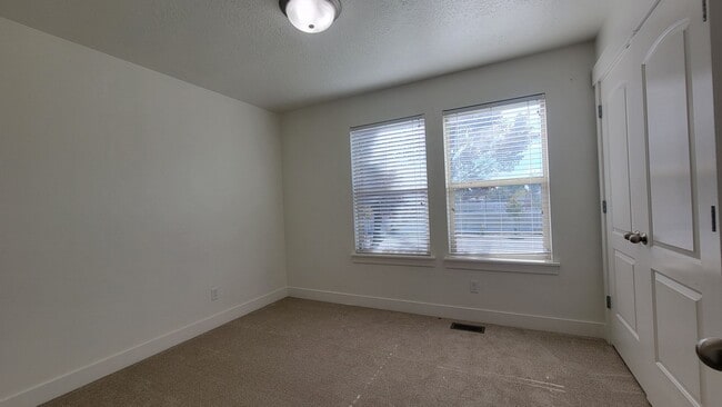 Building Photo - 1652 W Brooke St